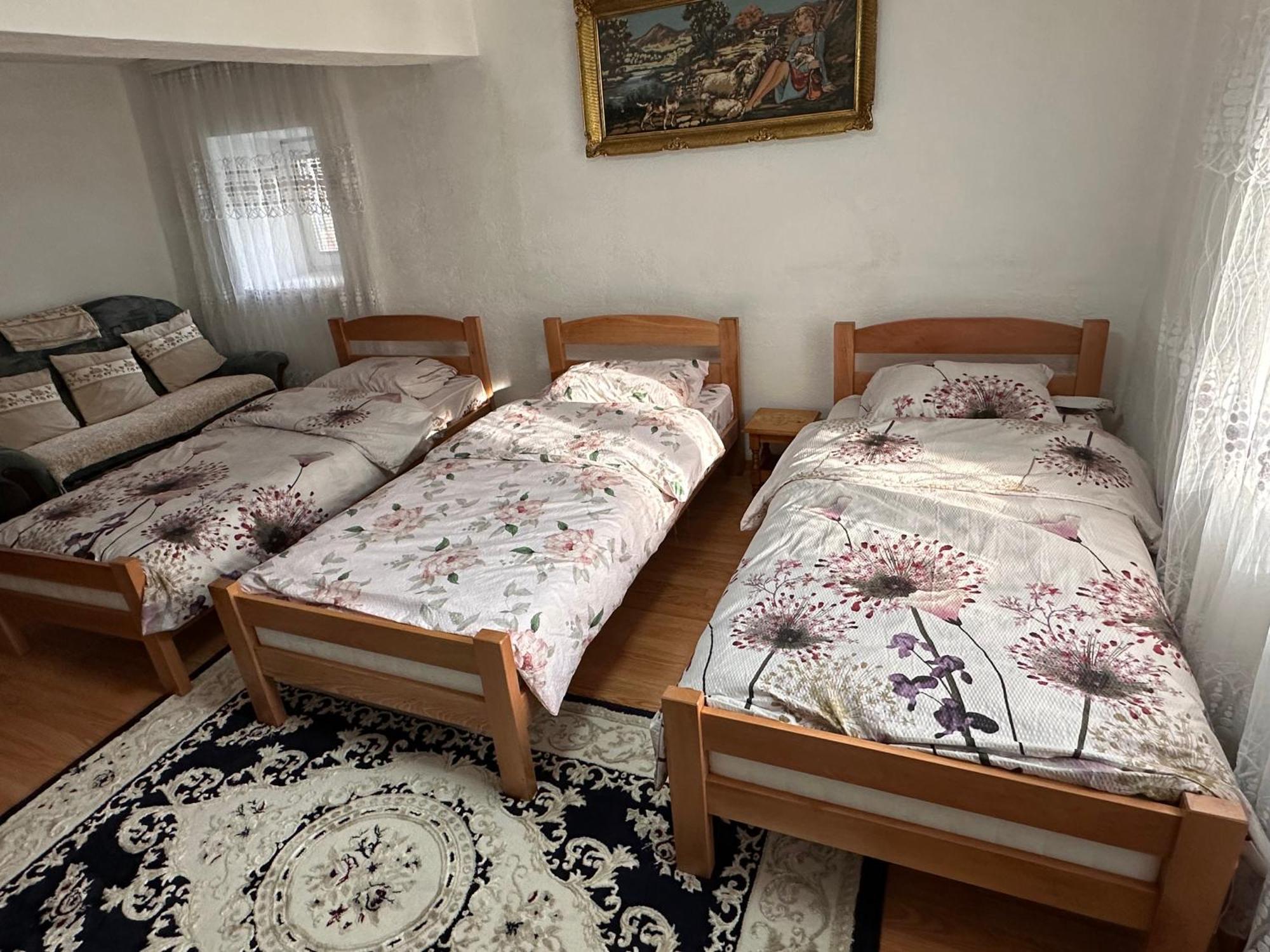 Guest House Guri Vuthaj エクステリア 写真