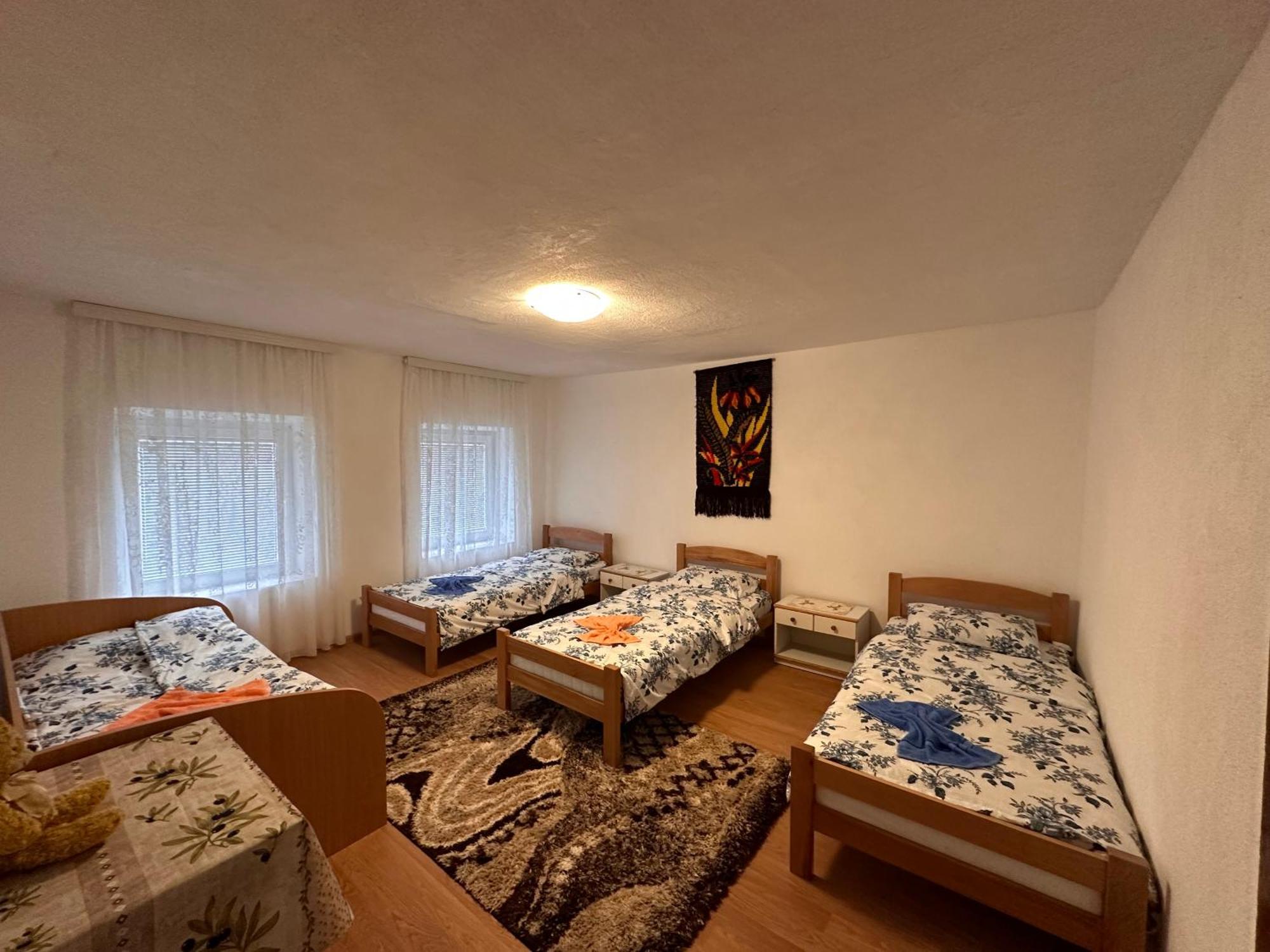 Guest House Guri Vuthaj エクステリア 写真