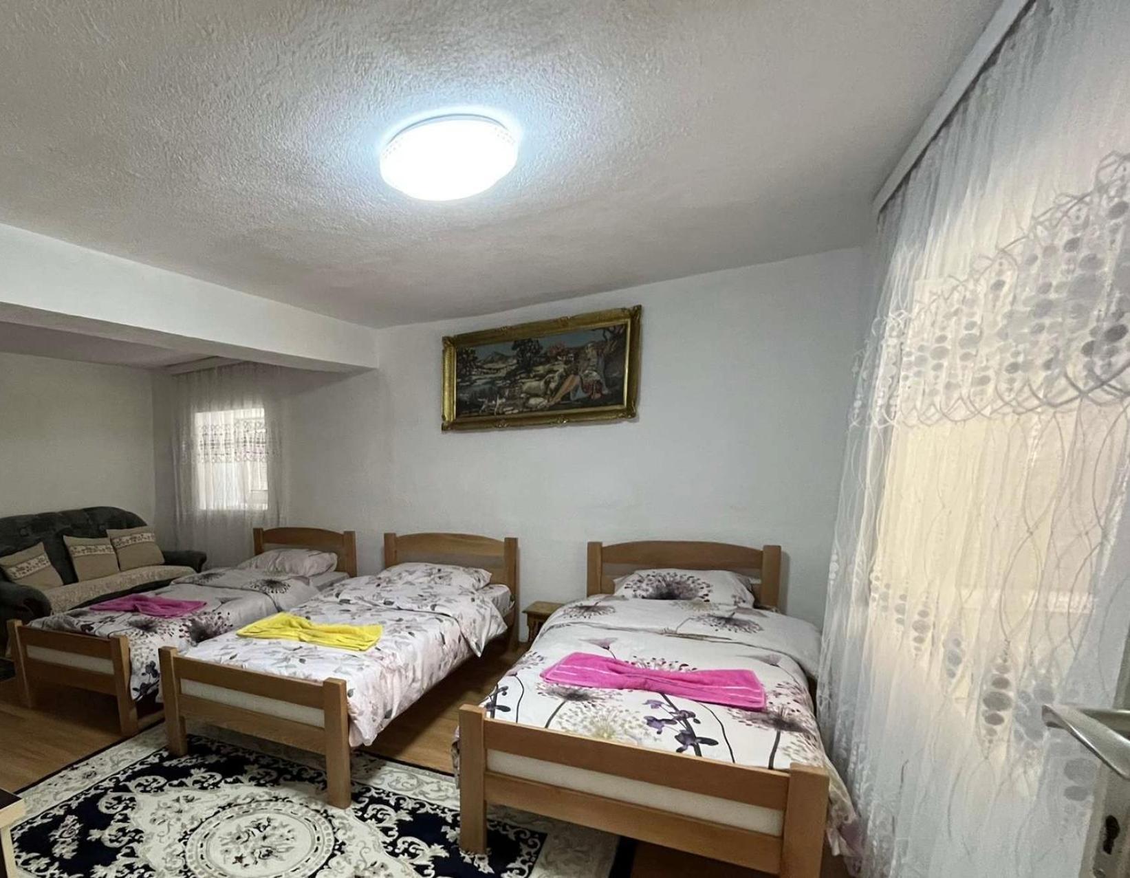 Guest House Guri Vuthaj エクステリア 写真