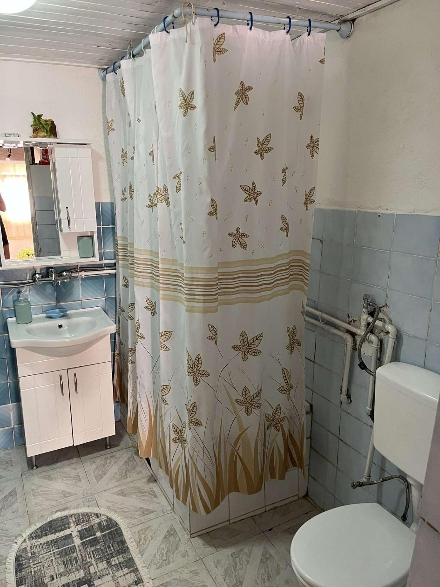 Guest House Guri Vuthaj エクステリア 写真