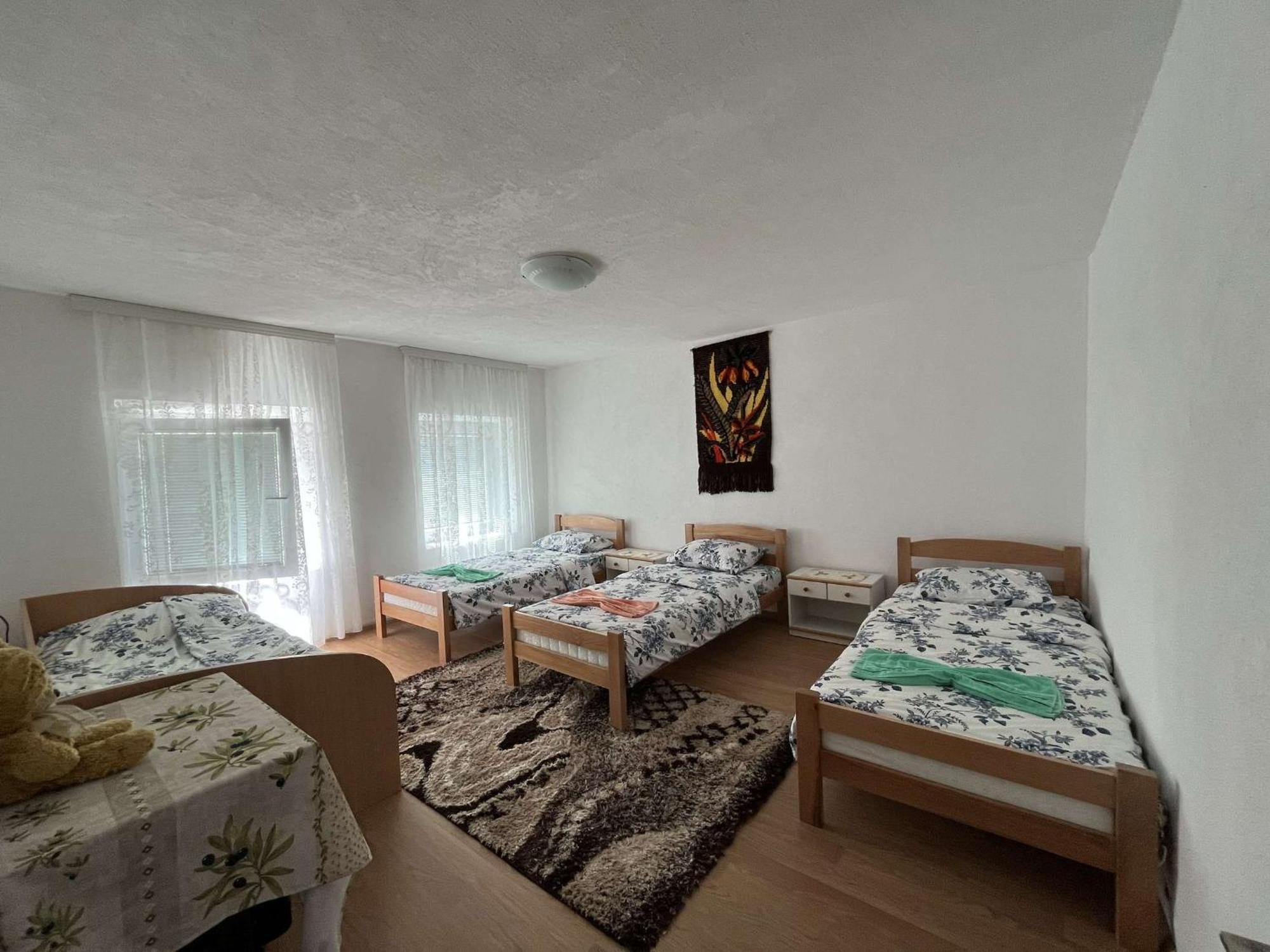 Guest House Guri Vuthaj エクステリア 写真