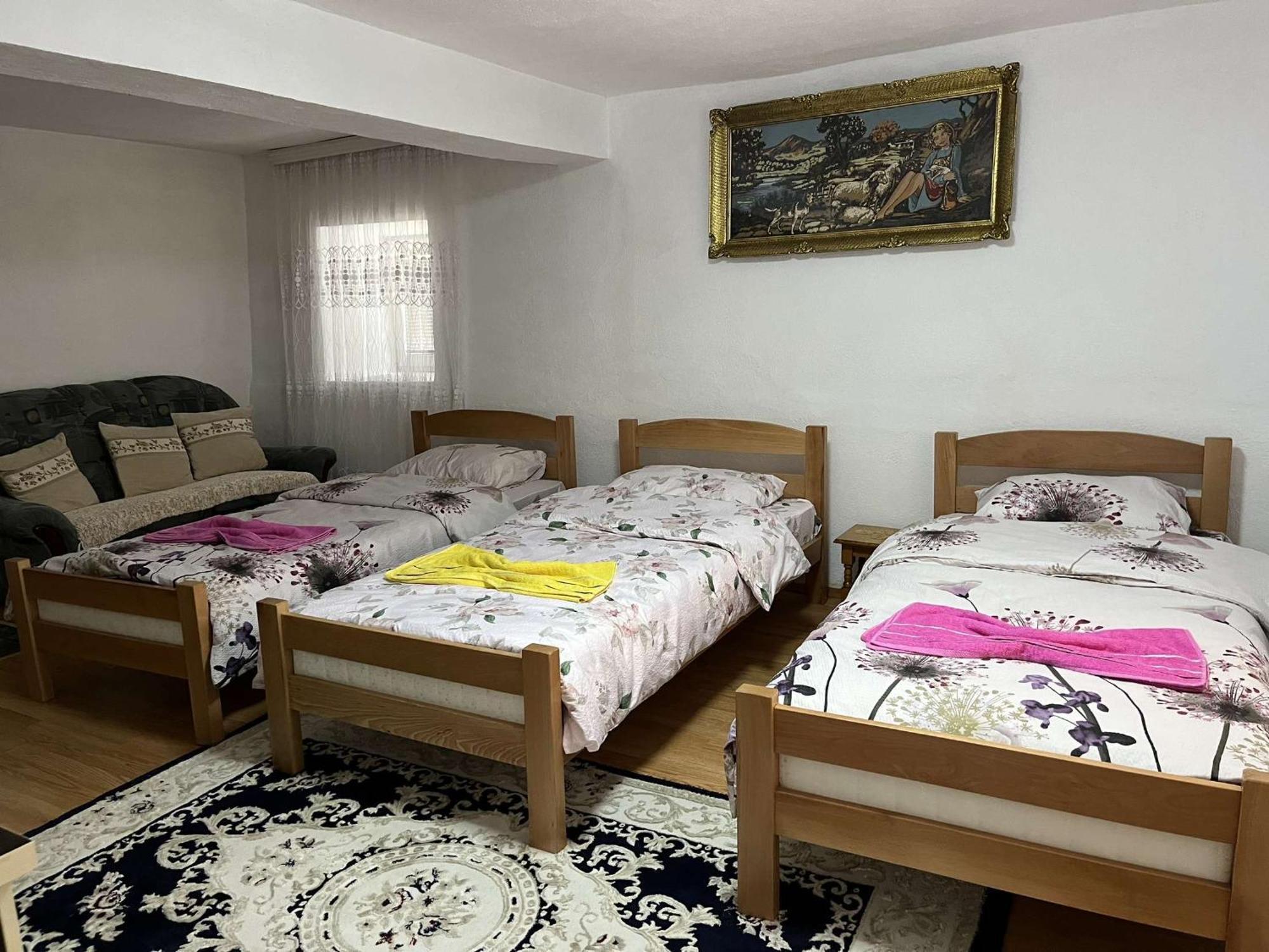 Guest House Guri Vuthaj エクステリア 写真