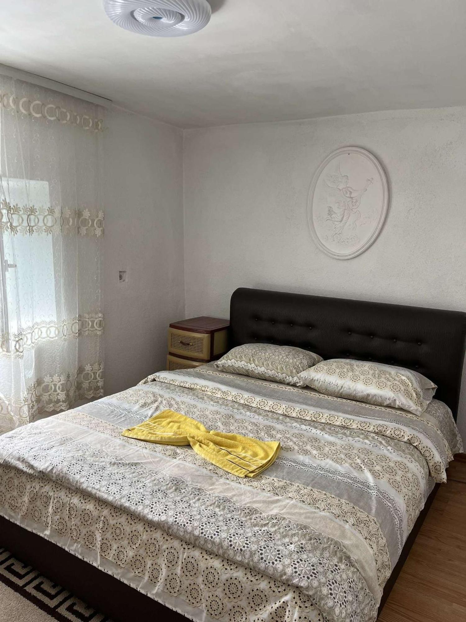 Guest House Guri Vuthaj エクステリア 写真